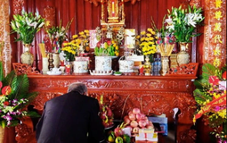 Mâm cúng mùng 1 tháng Chạp: Cần sắm gì để "đầu xuôi đuôi lọt" giai đoạn quan trọng nhất năm?