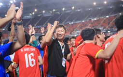 Video: HLV Kim Sang-sik nói lời đanh thép, "lên dây cót" tinh thần trong phòng thay đồ U23 Việt Nam trong trận gặp U23 UAE