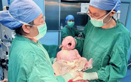 “Em bé béo” gây sốt, nặng 6,25kg khi chào đời – Cư dân mạng kiểu: Đúng chuẩn cháu đích tôn trong mơ của bà nội