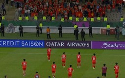 Ấm lòng khoảnh khắc CĐV nán lại khán đài, vỗ tay động viên U23 Việt Nam vừa thua trận cay đắng