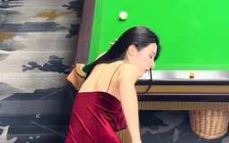 Trổ tài bắn bida không cần nhìn, hot girl lập tức hút cả triệu view