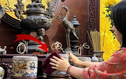 Xê dịch bát hương lúc lau bàn thờ có sao không? Chuyên gia đưa ra cách hoá giải đơn giản, ai cũng làm được
