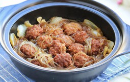 Làm thịt viên rồi đem nấu thế này là có bữa ăn cực ngon miệng, sảng khoái cả nhà thi nhau ăn sạch nồi