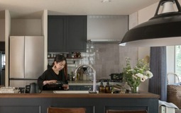 Nữ nghệ sĩ 48 tuổi không chồng con, một mình trong căn hộ 62m2: "Cuộc sống thế này thật tuyệt vời"