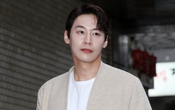 Bài đăng cuối cùng đầy ám ảnh của nam thần Cười Lên Dong Hae trước khi đột ngột qua đời