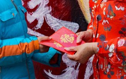 Có nên dùng tiền lì xì để đầu tư cho con? Bài toán 10 năm nhiều gia đình chưa tính kỹ