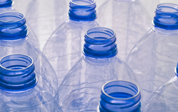 Đại học Y Harvard cảnh báo: Thói quen nhiều người mắc khiến cơ thể hấp thụ hàng triệu hạt vi nhựa mỗi ngày!