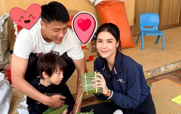 Mạc Hồng Quân - Kỳ Hân về quê gói bánh chưng rộn ràng, nhìn là thấy Tết: Nàng WAG mặt mộc vẫn chiếm "spotlight"