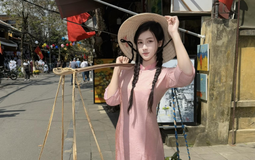 Du xuân Việt Nam, diện áo dài Tết, hot girl Thái Lan khiến CĐM thích thú, hết lời tán dương