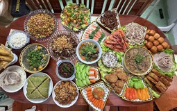 Mâm cơm tất niên "khét" nhất MXH hôm nay: 22 món, có cả món sắp thất truyền