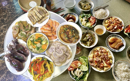 29 Tết, loạt siêu phẩm cơm tất niên trình làng: Hà Tĩnh cúng mực, Hải Phòng có chả rươi