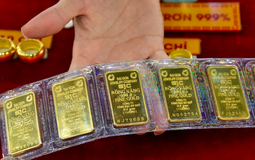 Từ nay, đi bán vàng trên 5 triệu đồng bắt buộc phải chuyển khoản, cố tình sai phạm bị phạt tới 20 triệu