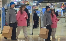 Vợ chồng nữ ca sĩ đình đám hẹn hò mùng 4 Tết, dính ngay tin mang thai