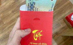 Cầm 15 triệu tiền lì xì của con, tôi nhận ra 1 điều