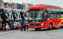 Giá vé xe, vé máy bay sau mồng 6 Tết thay đổi ra sao? Nhiều người bất ngờ khi tra lại