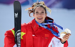 Profile "khủng" của "công chúa tuyết" hot nhất Olympic: 6 huy chương, 1580 điểm SAT, học vật lý lượng tử Stanford, kiếm 23 triệu đô