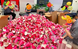 Biến căng cộng đồng trà sữa hôm nay: Quán in 10.286 cốc giấy có hình ảnh "ăn cắp" thiết kế từ nhà sách Phương Nam