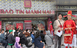 Người trẻ đi mua vàng dịp đầu năm: Không đơn giản chỉ là “xin vía Thần Tài”