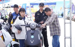 Chuỗi sự kiện "Đổi xăng lấy điện": Khách hàng 3 miền ồ ạt xuống tiền chốt xe máy điện VinFast