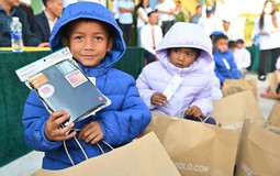 UNIQLO mang áo ấm đến với trẻ em và người dân Thượng Trạch và Phong Nha