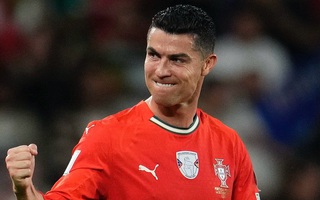Ronaldo lập kỷ lục ở tuổi 40