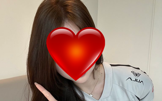 Nữ BLV siêu gợi cảm gây chú ý với màn dự đoán CKTG "toàn sai"