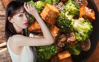 Phụ nữ có "cánh dơi" chăm ăn 5 món này sẽ được hút mỡ bắp tay, lại còn nạp collagen tự nhiên