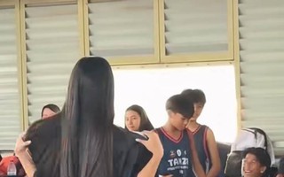 Hoạt náo viên có hành động phản cảm đến mức gây phẫn nộ cộng đồng mạng