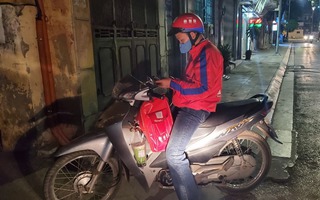 2h sáng đêm nào shipper cũng nhắn tin cho tôi: Không thấy giận, đọc chỉ thấy thương