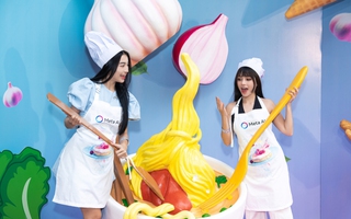 Người trẻ TP.HCM hào hứng trải nghiệm ẩm thực phiên bản AI tại Quán Meta AI