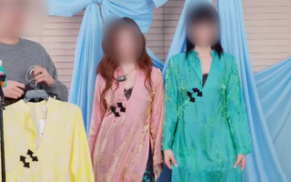 Một thiết kế áo dài gây tranh cãi, chủ thương hiệu phải xin lỗi ngay lập tức!