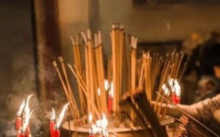 Rằm tháng 10 Âm lịch: 3 khung giờ đẹp nhất để thắp hương