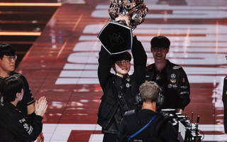 Khoảnh khắc hiếm có của Faker khiến cộng đồng "phát sốt"