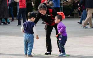 57 tuổi, tôi tự tạo “lương hưu thứ hai” từ việc giữ trẻ - thu đều hàng tháng và sống vui hơn hẳn