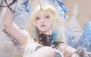 Nữ coser xinh đẹp biến hình khiến fan đứng ngồi không yên