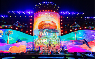 Hàng nghìn khán giả hòa trong không gian văn hóa nghệ thuật La Tiên Show – The Cội