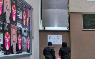 Cận cảnh căn nhà "mỏng nhất thế giới", ngồi bên trong không thể duỗi chân