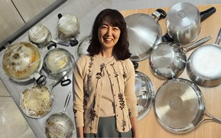 Chiếc nồi 20 năm vẫn sáng như mới: Kỹ thuật làm sạch của mẹ khiến tôi không thốt nên lời