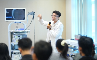 Đi khám vì táo bón, tiêu chảy, bệnh nhân TP.HCM phát hiện 11 polyp tiêu hoá: Bác sĩ cảnh báo dấu hiệu ung thư sớm