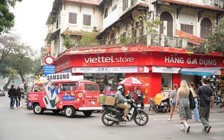 "Xe đầy ắp - Quà dư dả" của Viettel Store - Samsung nổi bật phố phường