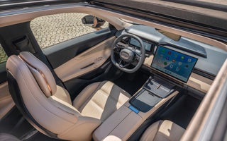 Chủ xe kiến trúc sư đánh giá Lynk & Co 08 EM-P: “Nhiều công nghệ hữu ích, đặc biệt rất an toàn”