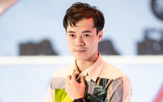 Dụi mắt không nhận ra Văn Toàn, rời sân cỏ là "lên đồ" cực bảnh, chiếm trọn spotlight tại sự kiện thời trang