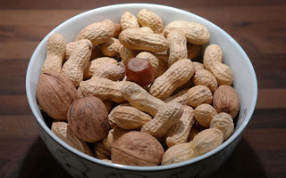 Thứ hạt rẻ tiền được gọi là “quả trường thọ”: Nghiên cứu trên hơn 200.000 người cho thấy giúp giảm 21% nguy cơ tử vong