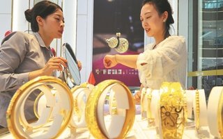 10 năm mua vàng ngày vía Thần Tài, tôi rút ra 8 bài học giúp tuổi 45 không còn lo tiền bạc