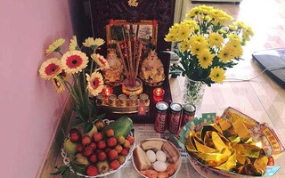 Bàn thờ Thần Tài: 4 loại hoa NÊN cúng, 3 loại phải NÉ xa