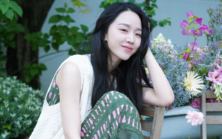 Shin Hye Sun 36 tuổi mà da dáng đẹp cỡ này mới "xứng" vai siêu lừa trong The Art of Sarah: Đây là bí quyết