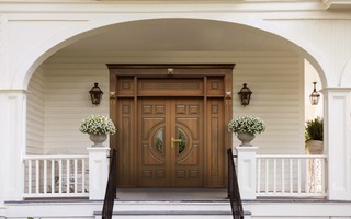 Cửa chính phạm 5 lỗi phong thủy này: Làm ăn trục trặc, con cái thiếu duyên