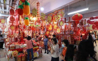 Khách Việt bất ngờ trước cảnh tượng trên phố Trung Quốc dịp năm mới, nhận xét: "Ai cũng như vậy sao?"