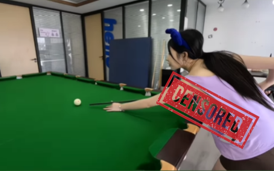 Chơi bida nhưng diện đồ không phù hợp, kênh Instagram vẫn hút hơn 1,3 triệu follow, dấy lên quan ngại về content độc hại
