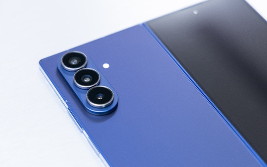 Nửa năm sau ngày ra mắt, Galaxy Z Fold7 vẫn song hành bên bạn để gập mở những khoảnh khắc đáng nhớ